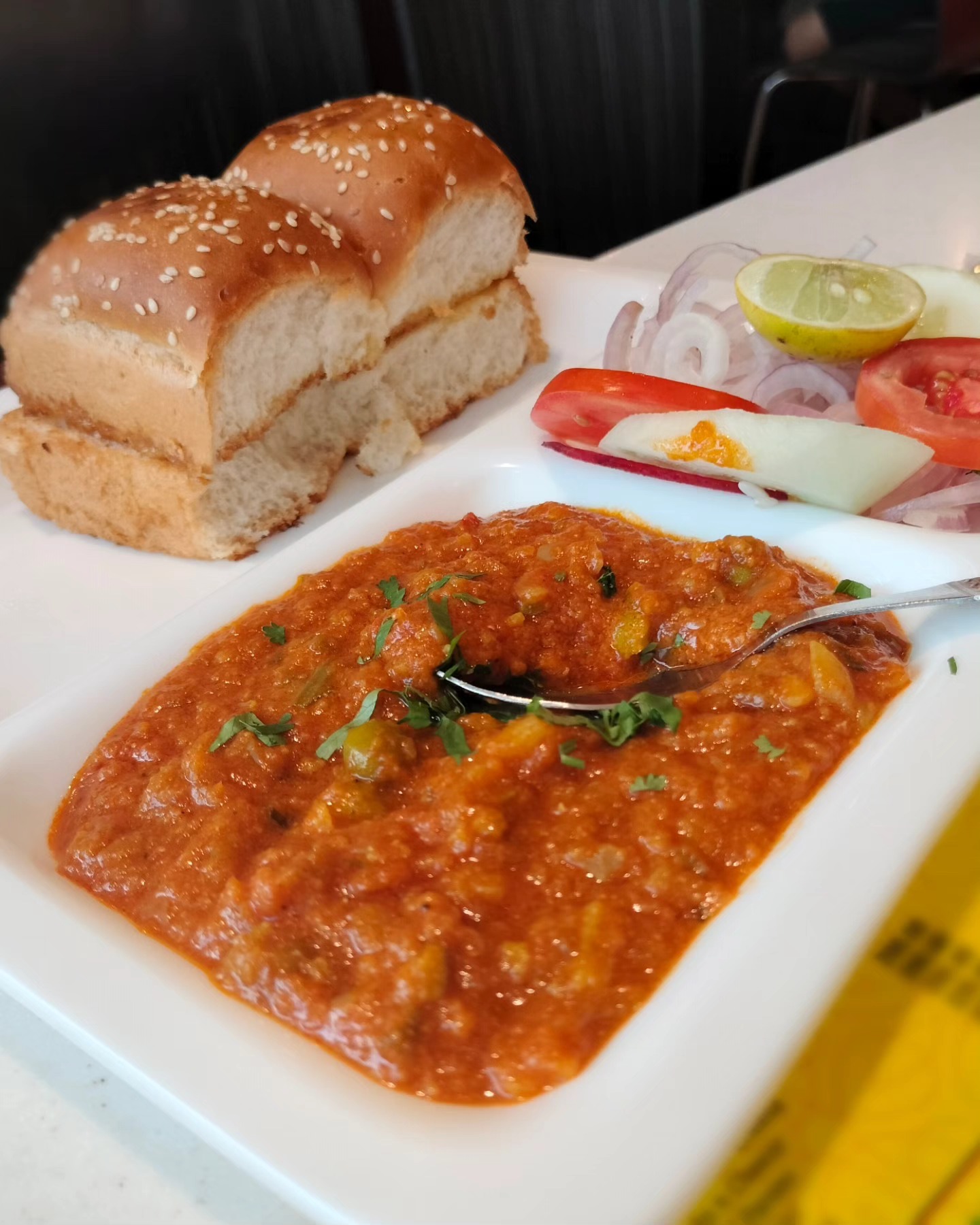 Pav Bhaji 🍽️🤤😋

#FitFoodie #Yummy #yummy😋😋 #yummyfood #tastyfoods #Tasty #tastytasty #pavbhaji #IndianFood #indiancuisine #indianfoodbloggers