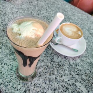 Cold Coffee or Hot Coffee,  which is your favourite? ☕

#FitFoodie #foodie #foodies #coffee #CoffeeLove #coffeelovers #CoffeeAddict #coffeetime #coffeeislife❤️ #coffeeislife☕️