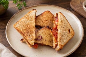 Onion Tomato Sandwich